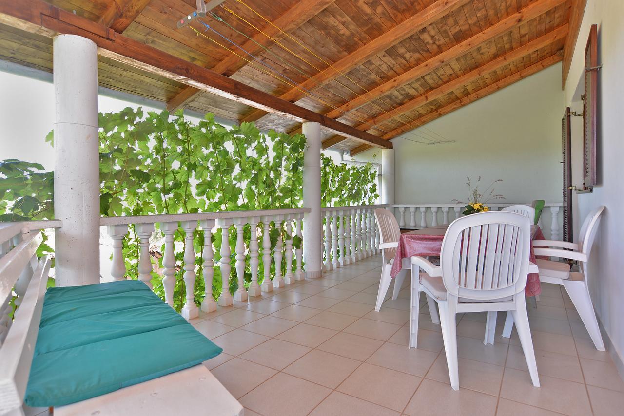 Ana 1725 Apartment *
